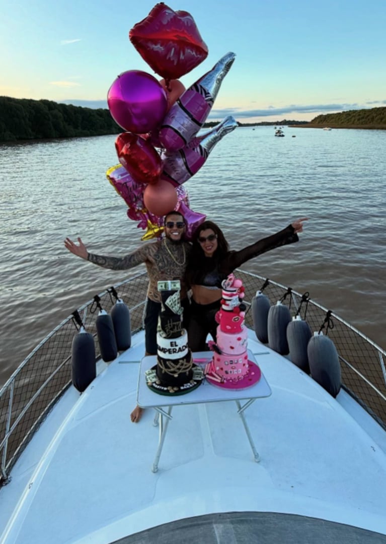 Charlotte y Alex celebraron su cumple en un yate con Melody Luz y su hijita, Venezia. Foto: IG | @alexcaniggia