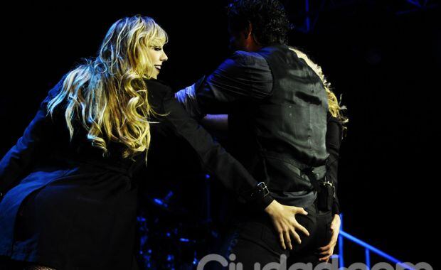 Chayanne hizo delirar al público con su baile hot en el Luna Park. (Foto: Jennifer Rubio)