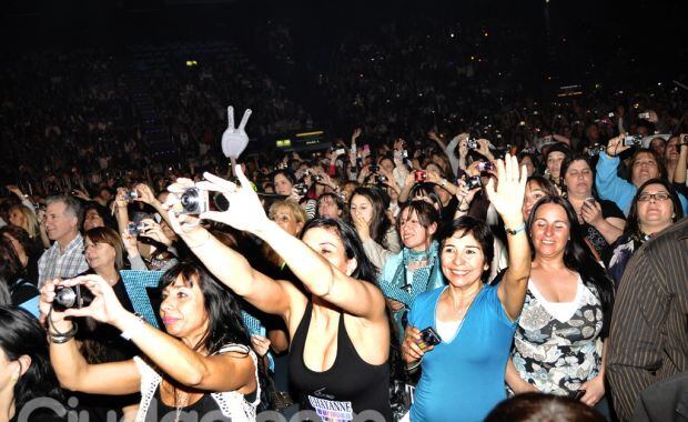 Chayanne hizo delirar al público en el Luna Park. (Foto: Jennifer Rubio)