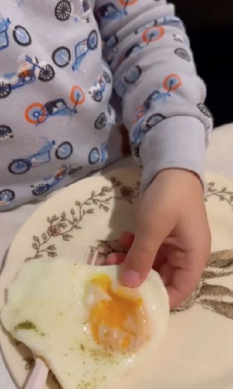 China le cocinó a Amancio huevos con forma de corazón.