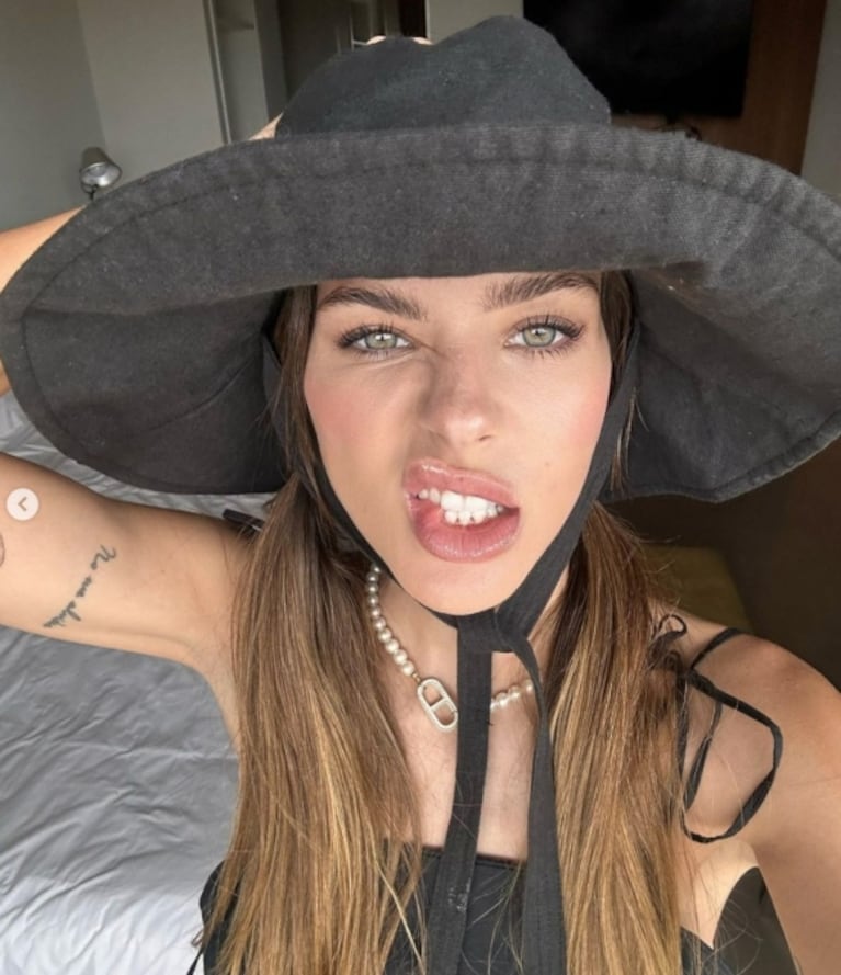 China Suárez estrenó look cowgirl en Pinamar: sombrero de ala ancha y crop top