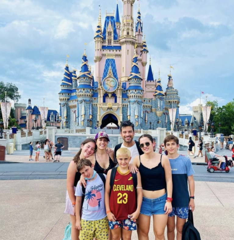 Chino Leunis cumplió su sueño de viajar a Disney con su familia ensamblada: las fotos de una luna de miel distinta 