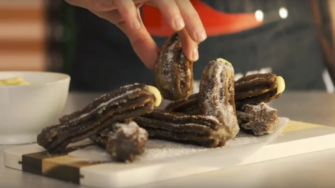 Churros de chocolate y pastelera: la receta ideal para disfrutar en las tardes 