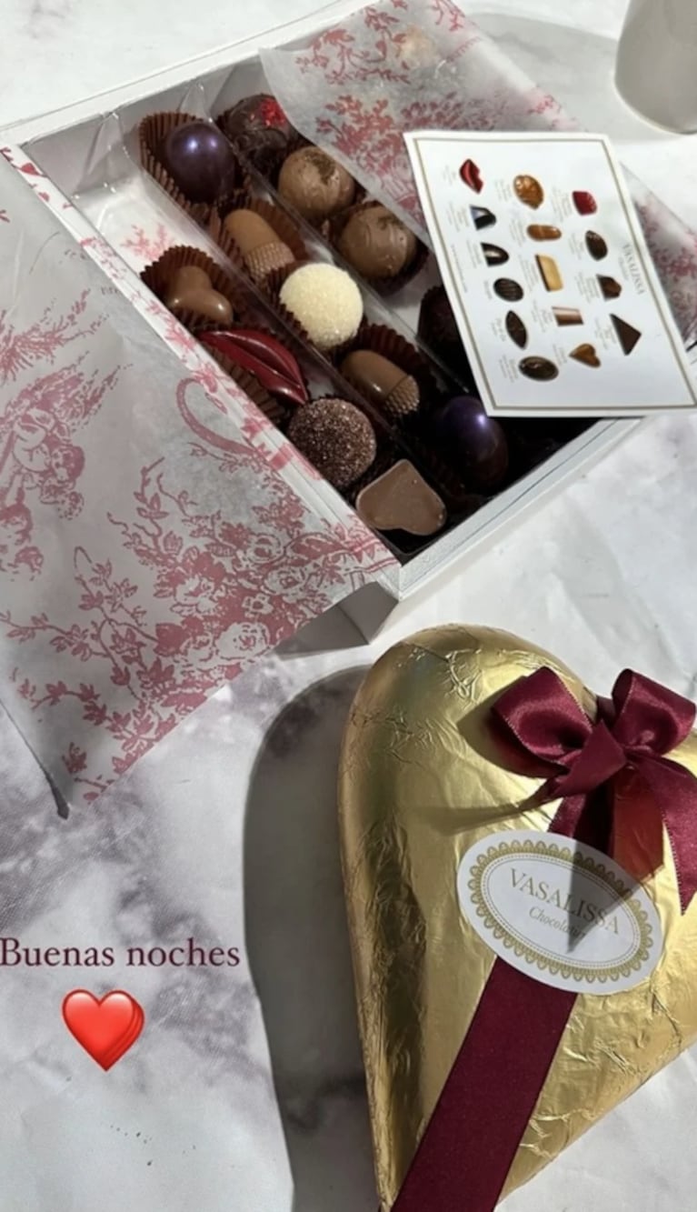 Cinthia comparti en Instagram dos preciosas cajas de bombones, un regalo de Roberto?