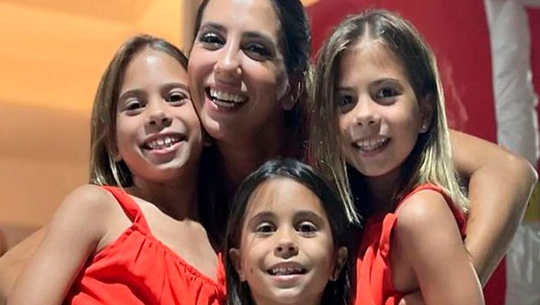 Cinthia Fernández fue a buscar los boletines de sus hijas y se llevó una sorpresa.