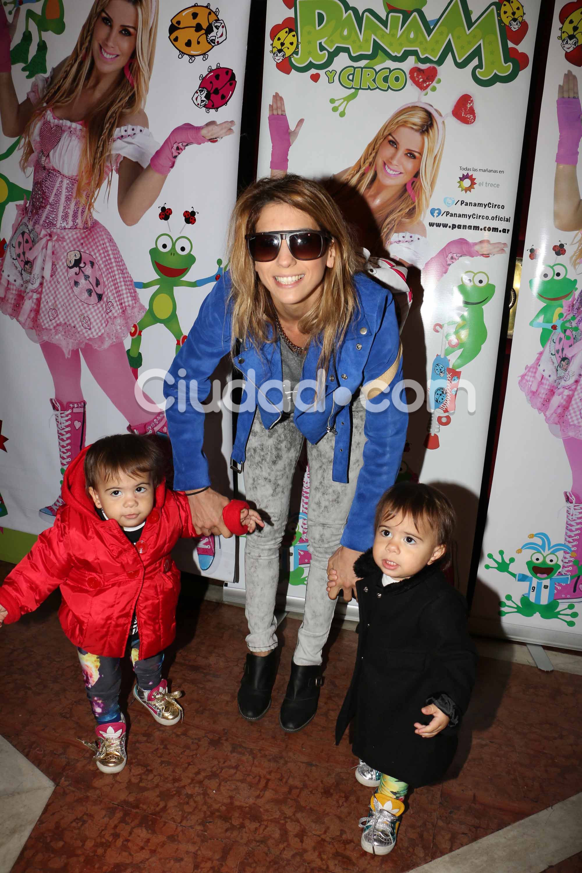 Cinthia Fernández llevó a Charis y Bella a ver Panam y Circo (Foto: Movilpress)