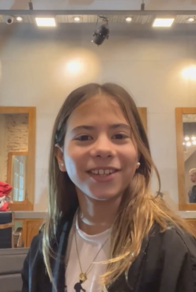 Cinthia Fernández llevó a sus hijas a teñirse el cabello a la peluquería: el antes y el después