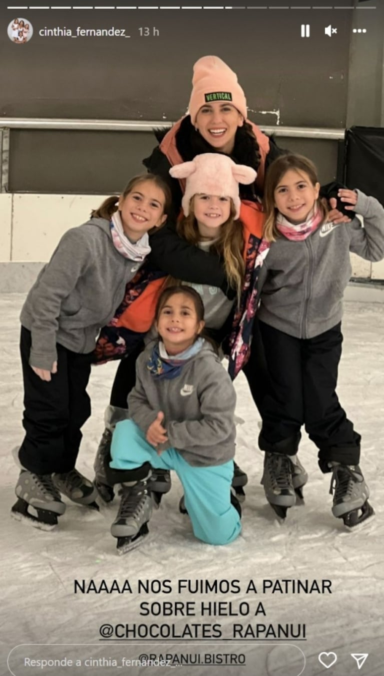 Cinthia Fernández posteó las fotos más divertidas con sus hijas en la nieve de Bariloche