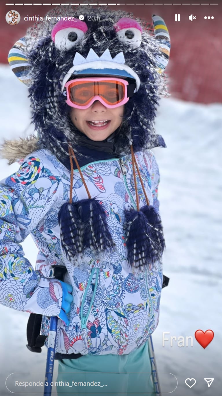 Cinthia Fernández viajó con sus hijas a Bariloche: las increíbles fotos en la nieve