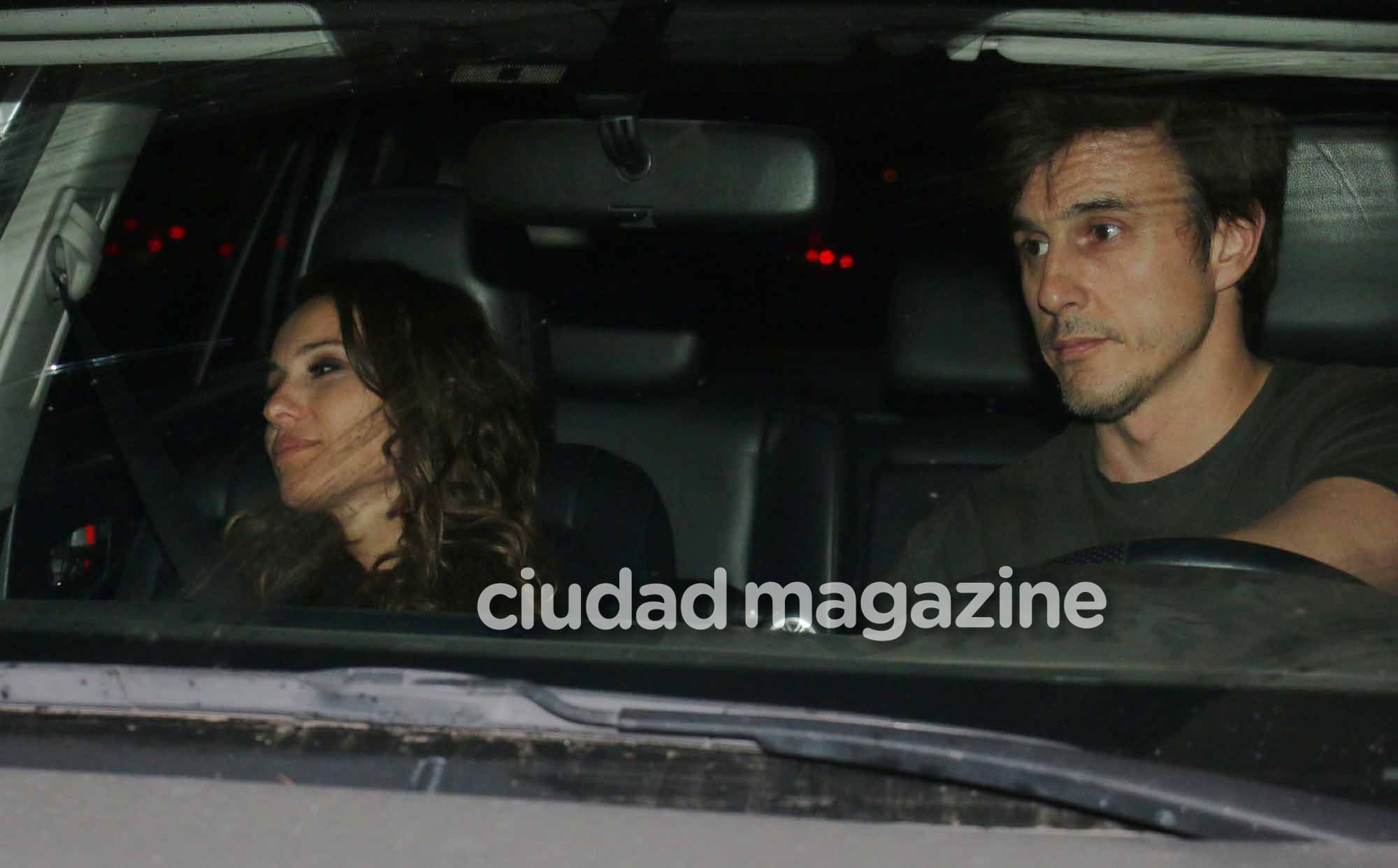 Ciudad encontró a Pampita y a Roberto García Moritán en el Aeropuerto (Fotos: Movilpress). 