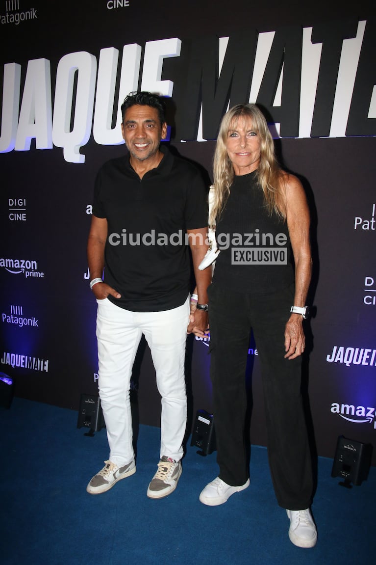 Coco Fernández y Virginia Elizalde en el estreno de Jaque Mate (Foto: Movilpress).