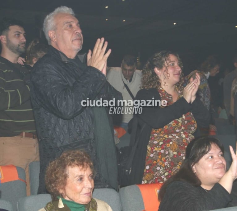 Coco Sily fue a ver el estreno de la nueva obra de Caramelito Carrizo: las fotos de los enamorados