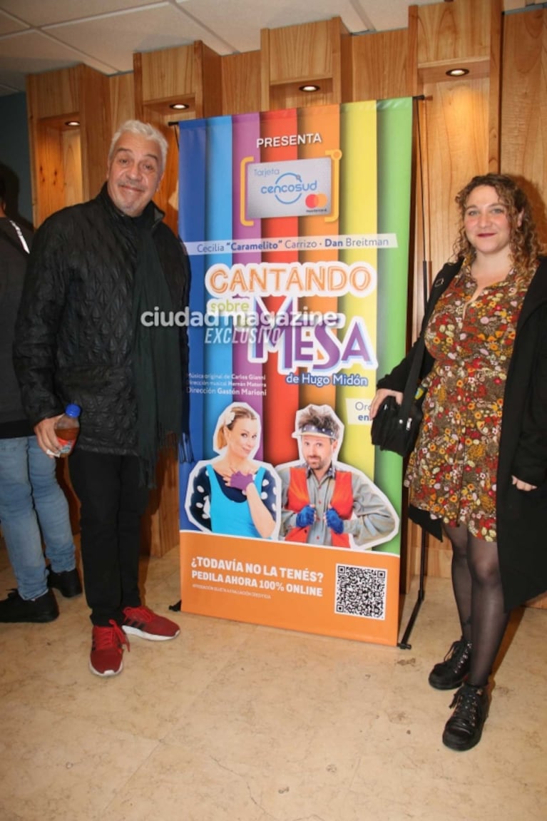 Coco Sily fue a ver el estreno de la nueva obra de Caramelito Carrizo: las fotos de los enamorados