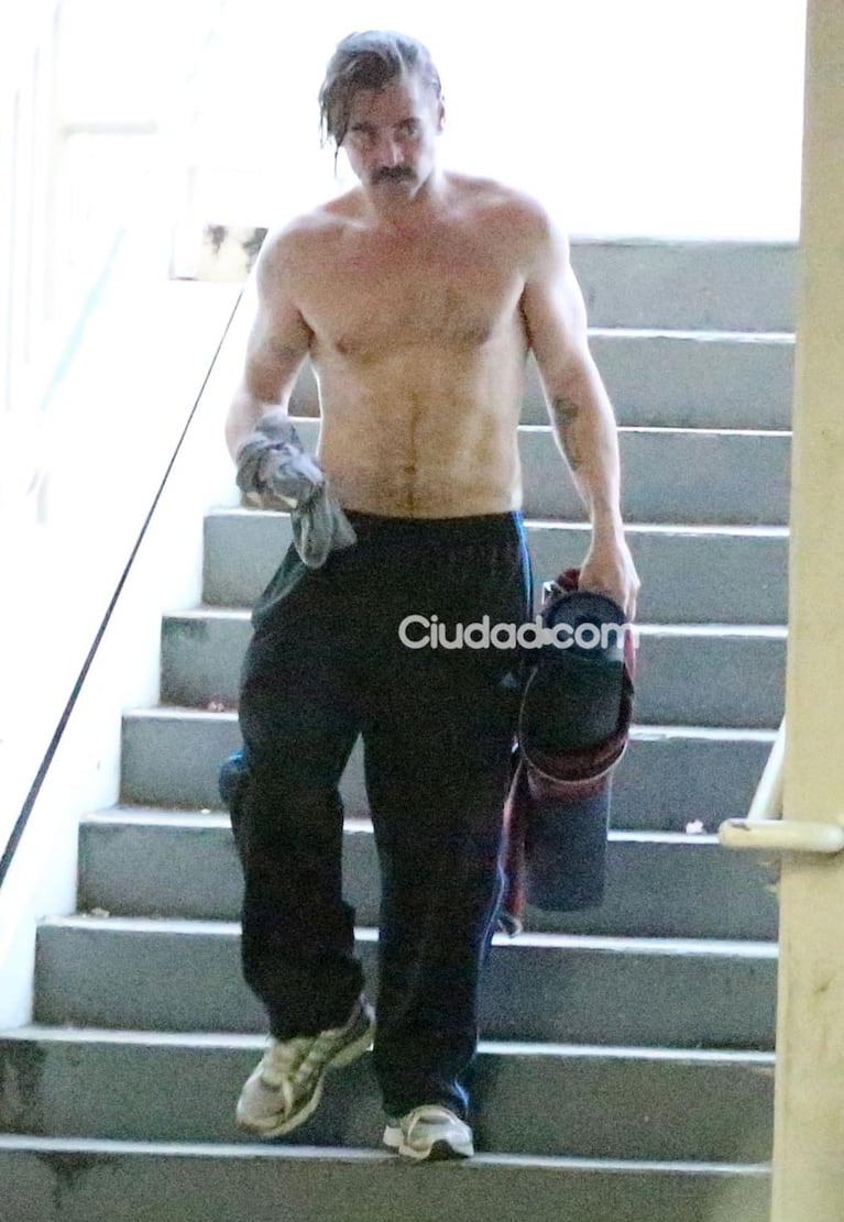 Colin Farrel, a la salida de su clase de yoga. (Foto: Grosby Group)