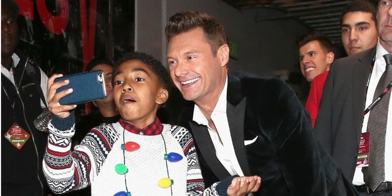 Cómo apoya Ryan Seacrest a los niños de su país