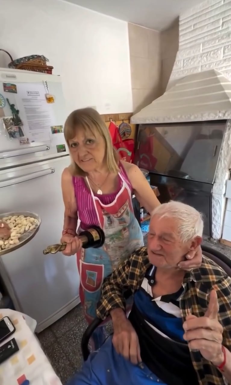 Conce y Victorio, emocionados por el premio que recibió su nieto.