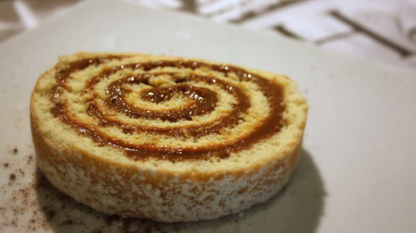 Conoce el paso a paso para sorprender en la merienda con un pionono de dulce de leche 