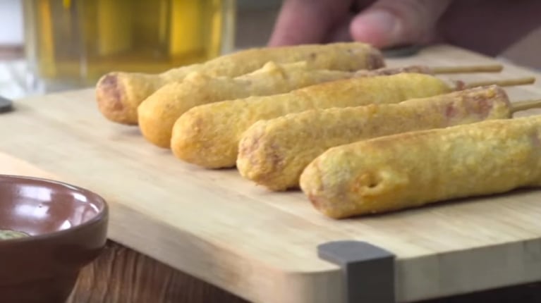 Corndog: la receta para una picada diferente 