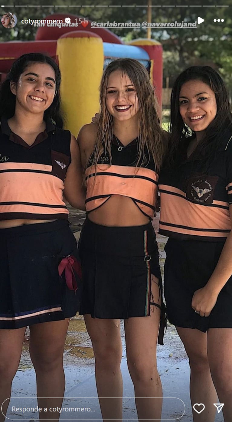 Coti de adolescente con sus amigas.