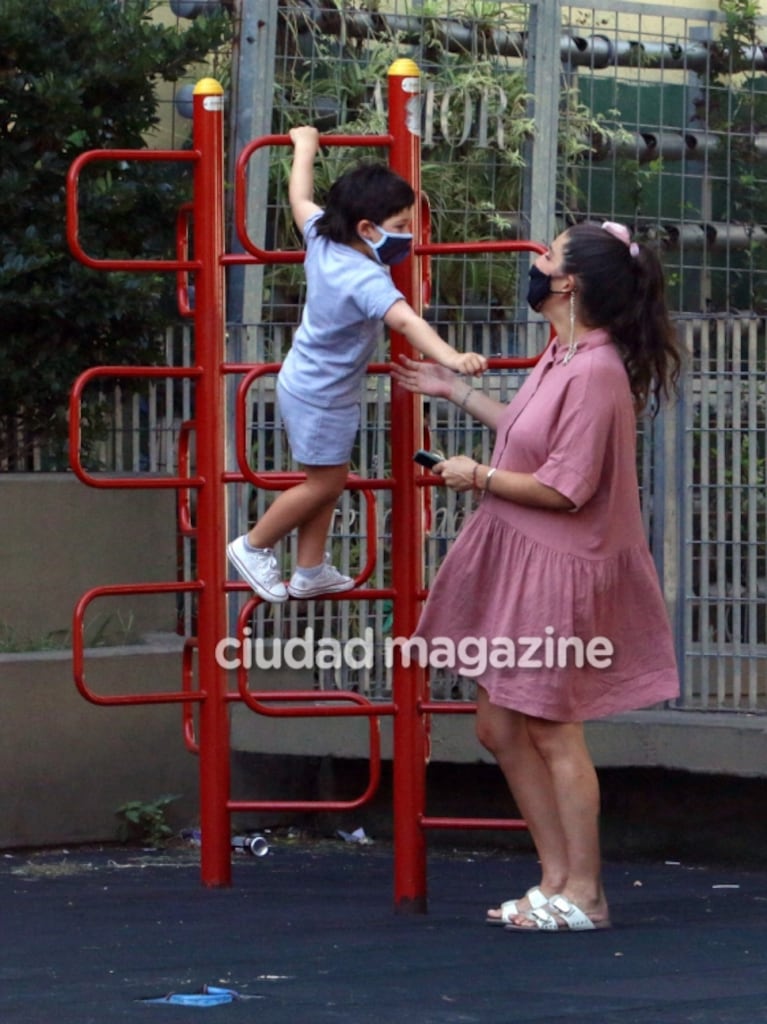 ¡Creció la panza! La tarde de juegos y batidos de Juana Repetto, embarazada de 5 meses, junto a su hijo Toribio