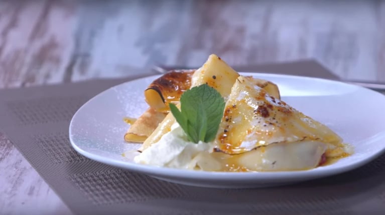 Crepe con frutas, salsa de naranja y crema helada: seguí esta receta para sorprender a todos 