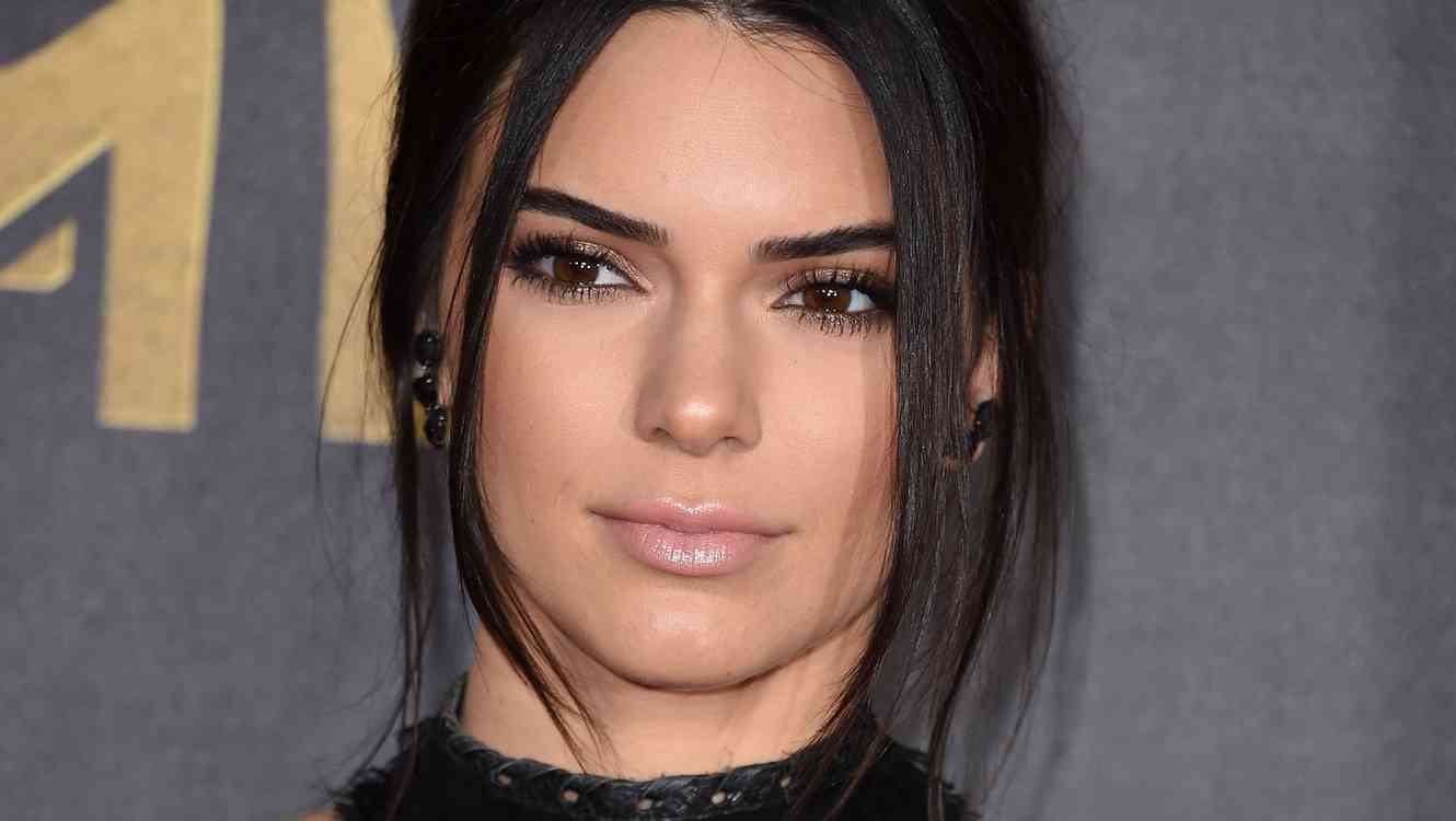 Cuál es la enfermedad que padece Kendall Jenner