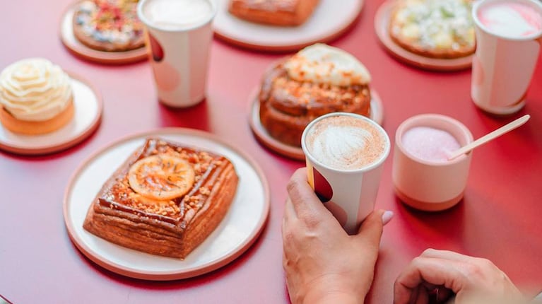 Cuánto cuesta un café con leche y dos medialunas en la cafetería de Damián Betular