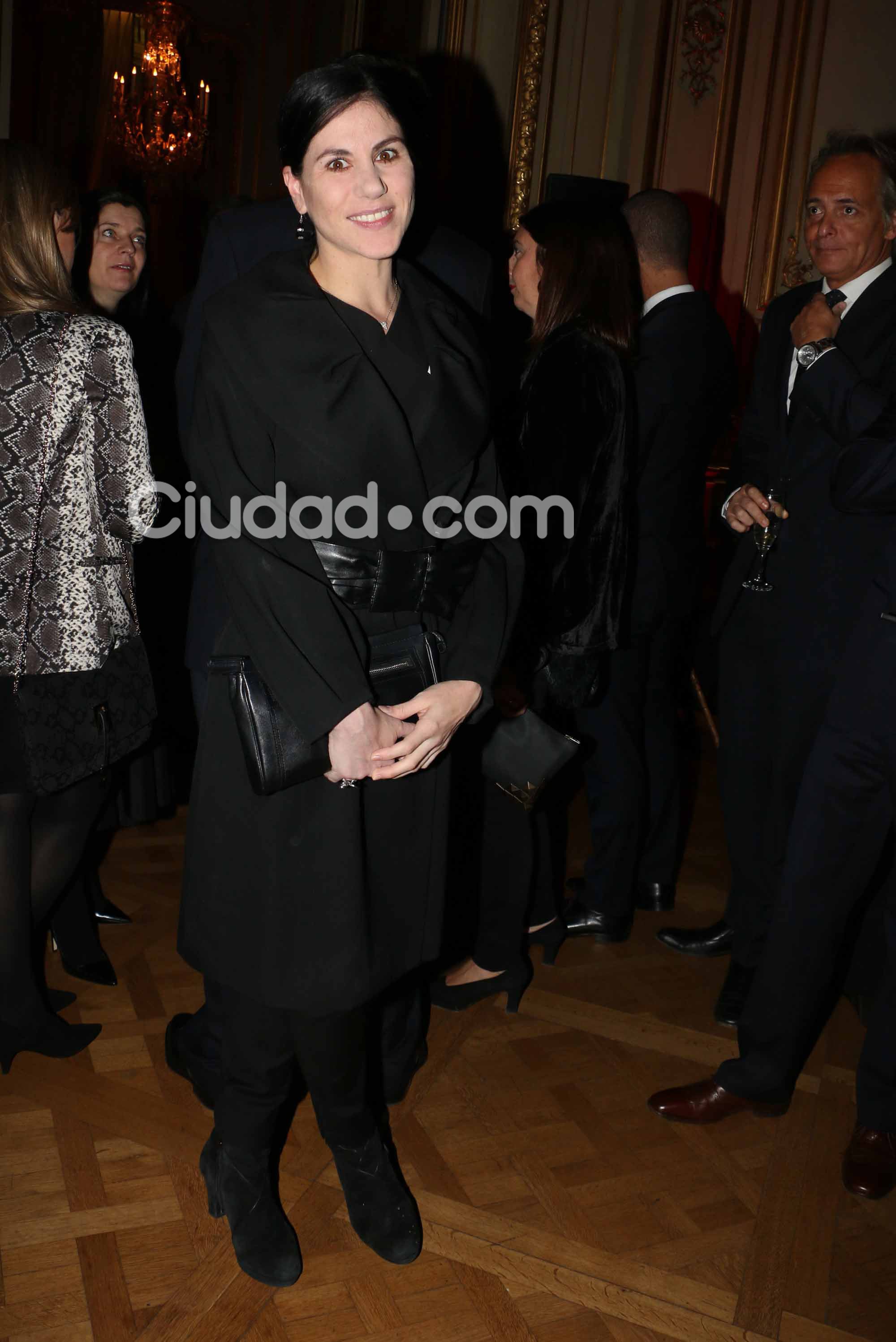 Cumbre de bellezas y estilo en la Embajada de Francia. (Foto: Movilpress)