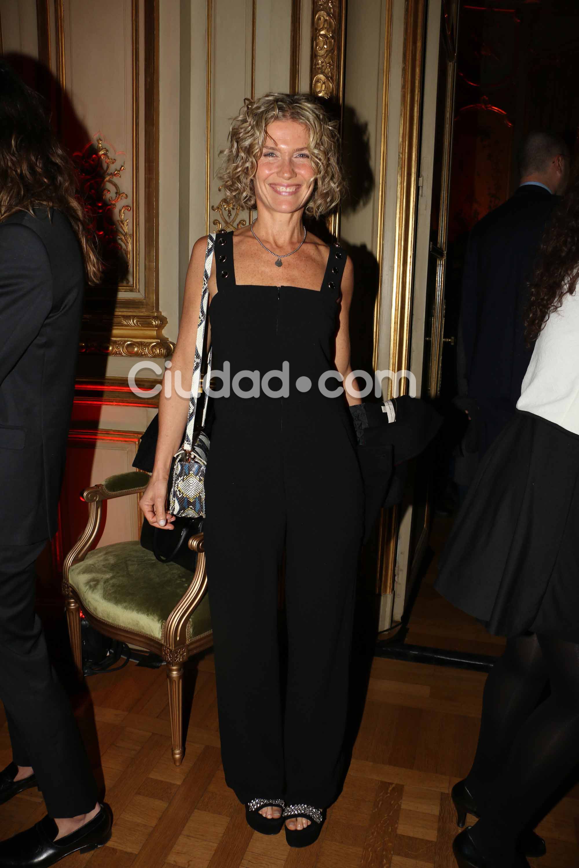 Cumbre de bellezas y estilo en la Embajada de Francia. (Foto: Movilpress)