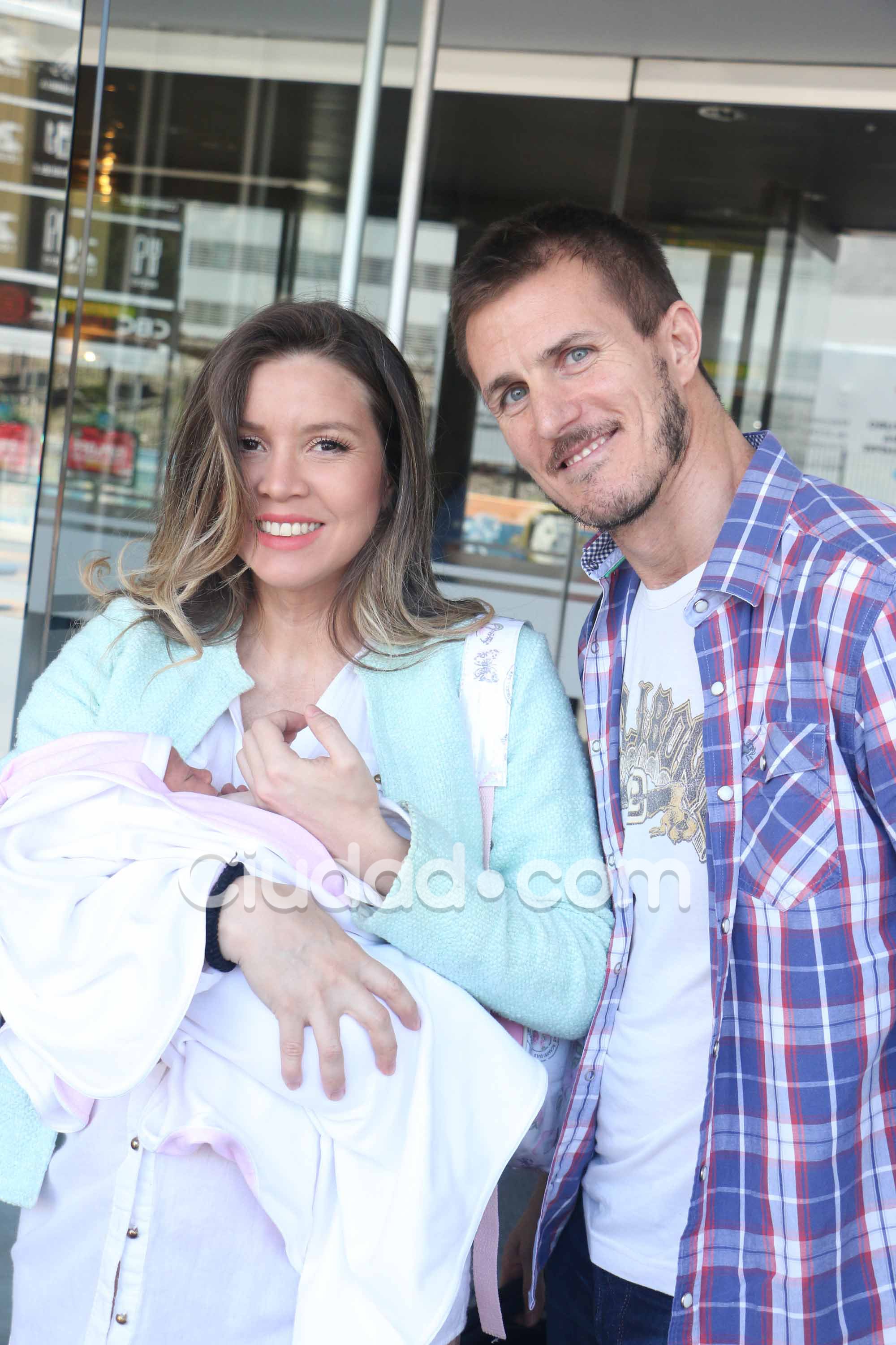 Dallys Ferreira presentó a su beba, India, junto a su novio Nicolás (Fotos: Movilpress). 