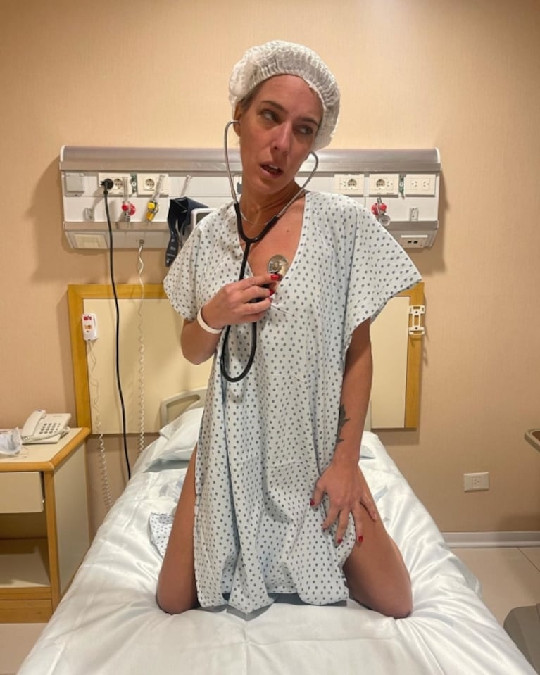 Dani La Chepi, antes de operarse de una mama, compartió divertidas fotos en la clínica: "Siempre dando batalla con humor"