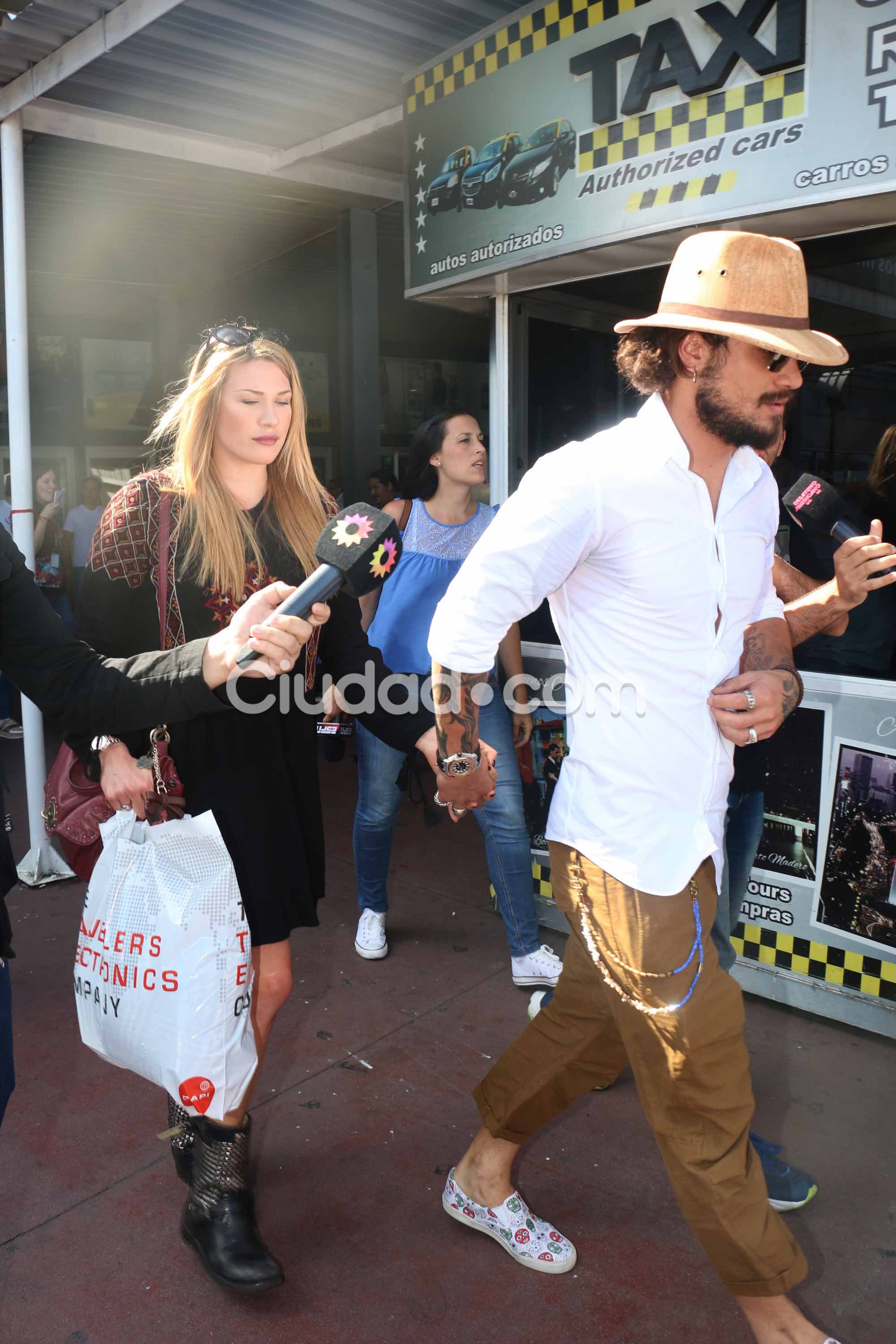 Daniel Osvaldo regresó a nuestro país junto a Benedetta Mazza (Fotos: Movilpress). 