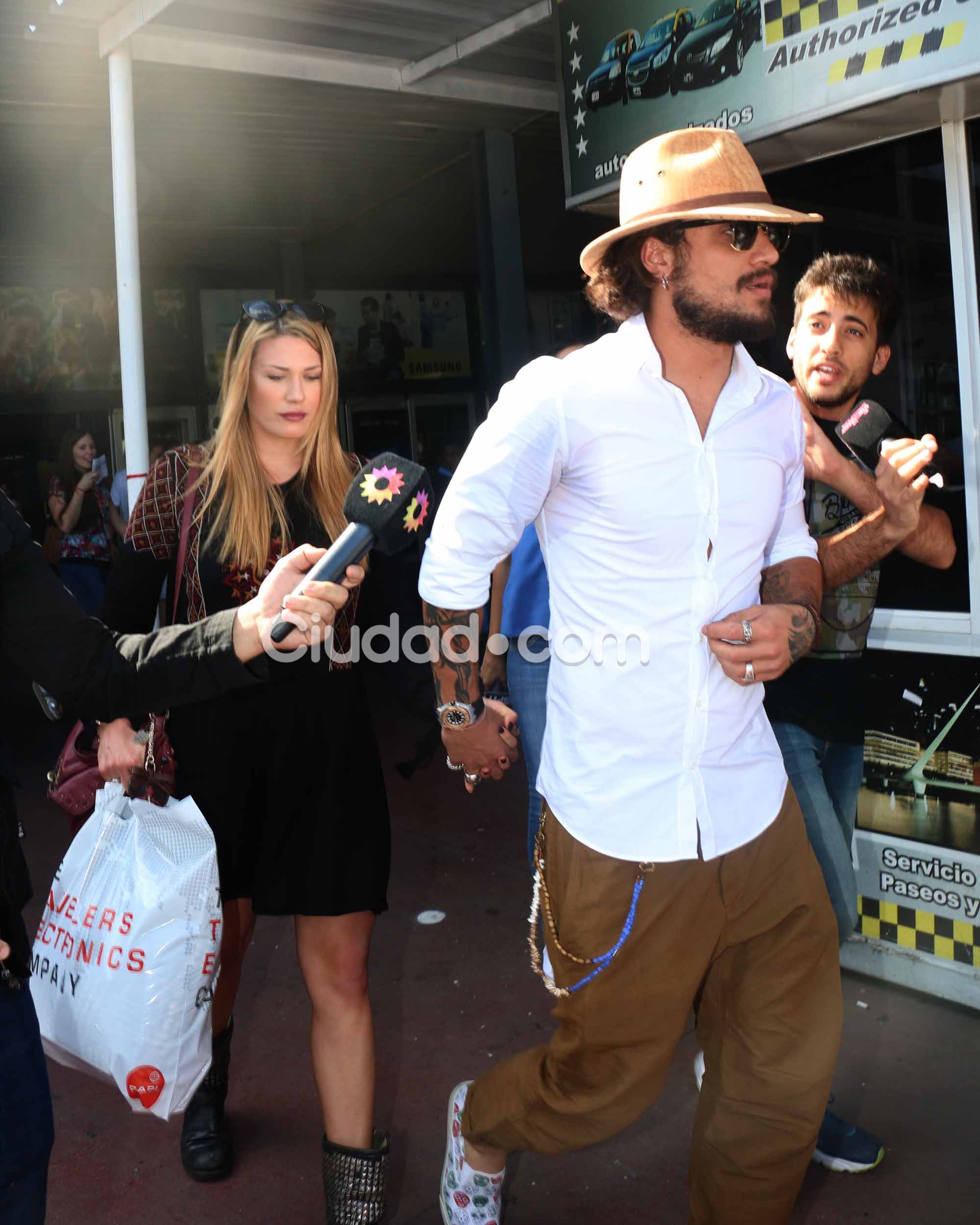 Daniel Osvaldo regresó a nuestro país junto a Benedetta Mazza (Fotos: Movilpress). 