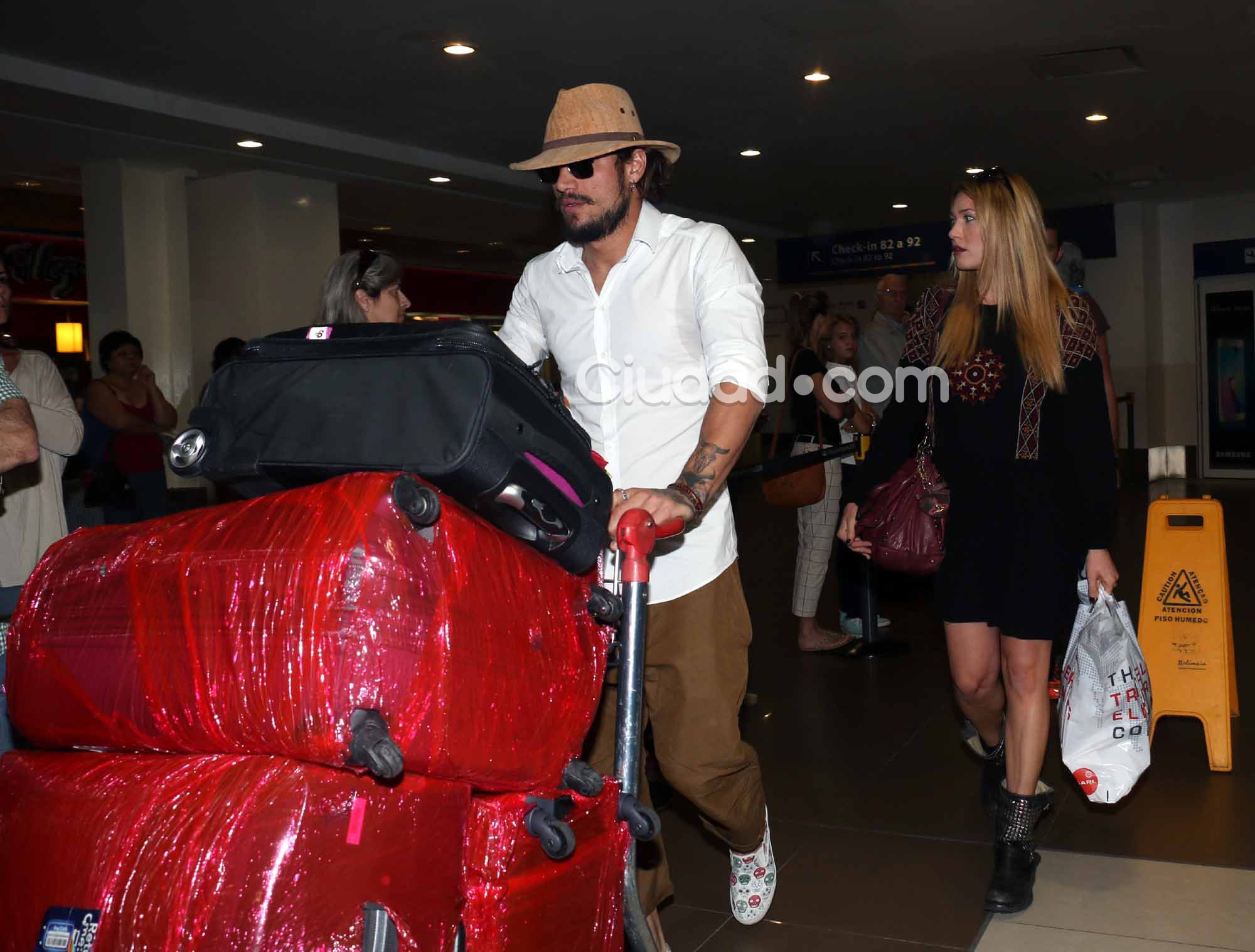 Daniel Osvaldo regresó a nuestro país junto a Benedetta Mazza (Fotos: Movilpress). 