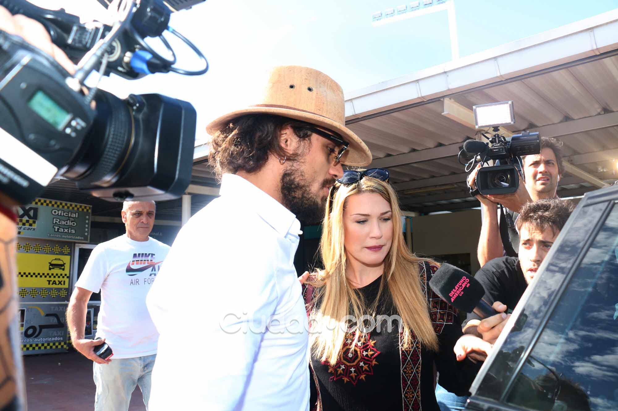 Daniel Osvaldo regresó a nuestro país junto a Benedetta Mazza (Fotos: Movilpress). 