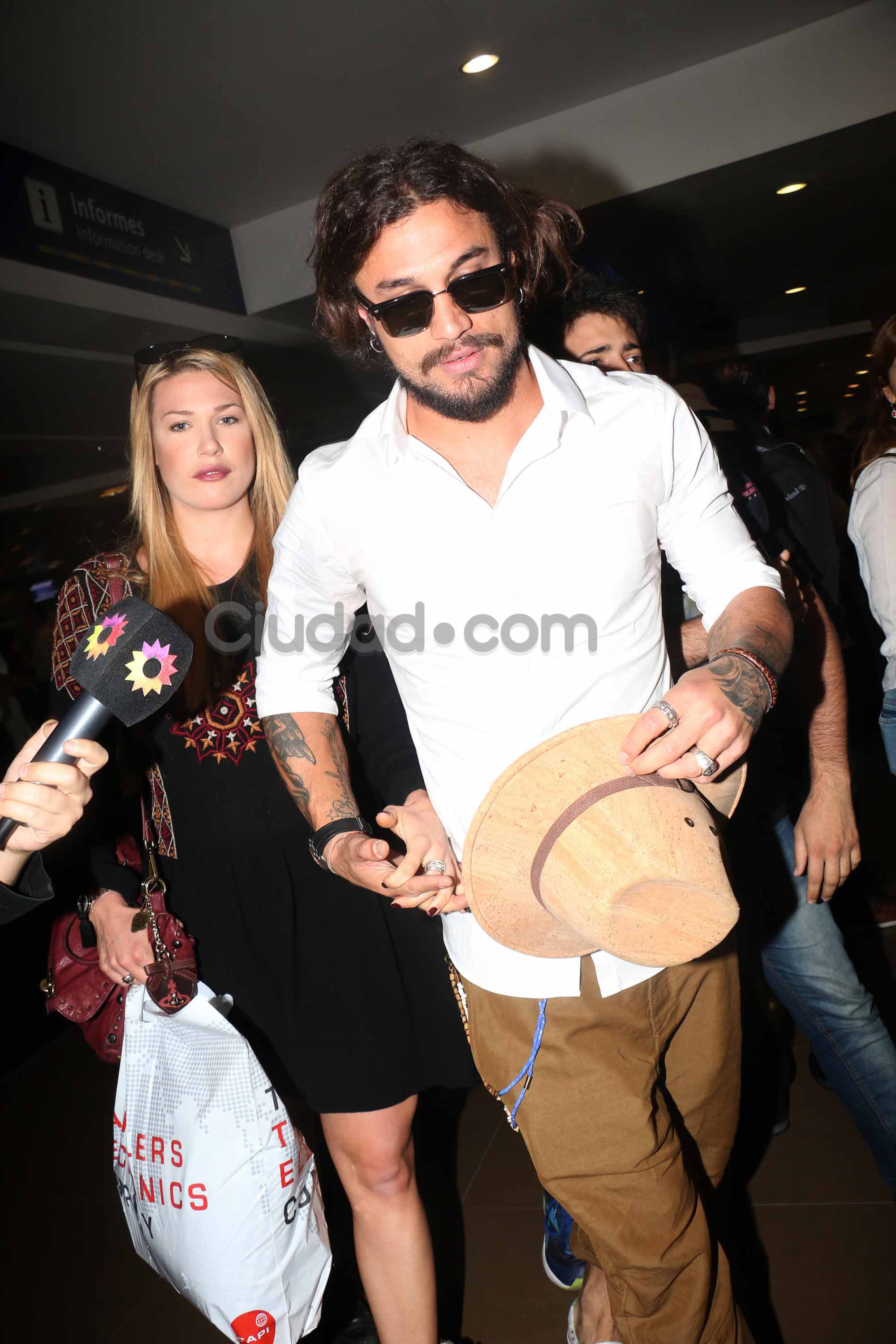 Daniel Osvaldo regresó a nuestro país junto a Benedetta Mazza (Fotos: Movilpress). 