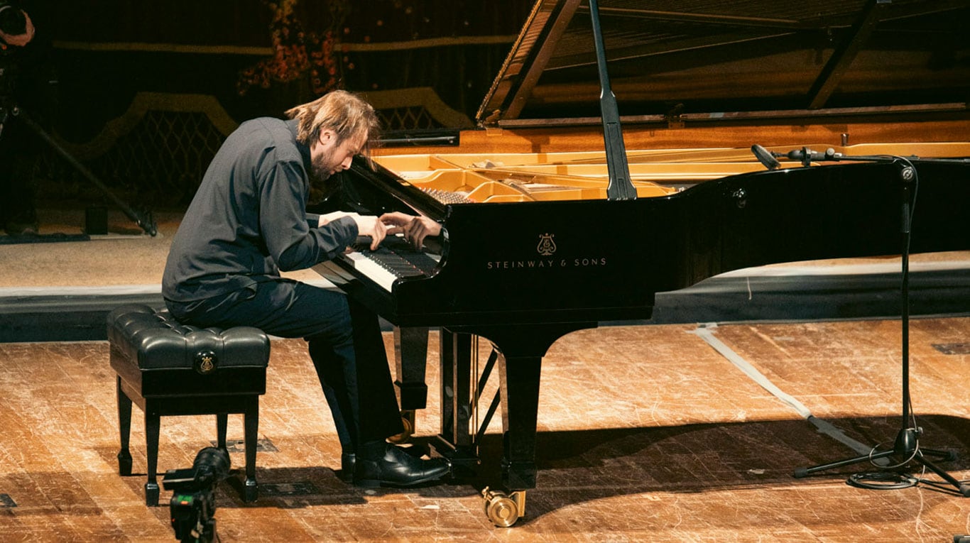 Daniil Trifonov se presentó a sala llena en el Teatro Colón: las imágenes de una noche especial