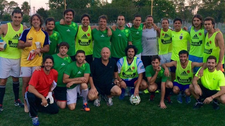 David Bisbal, Luciano Pereyra, el Turco Naim y Horvilleur en un picadito (Foto: Twitter). 