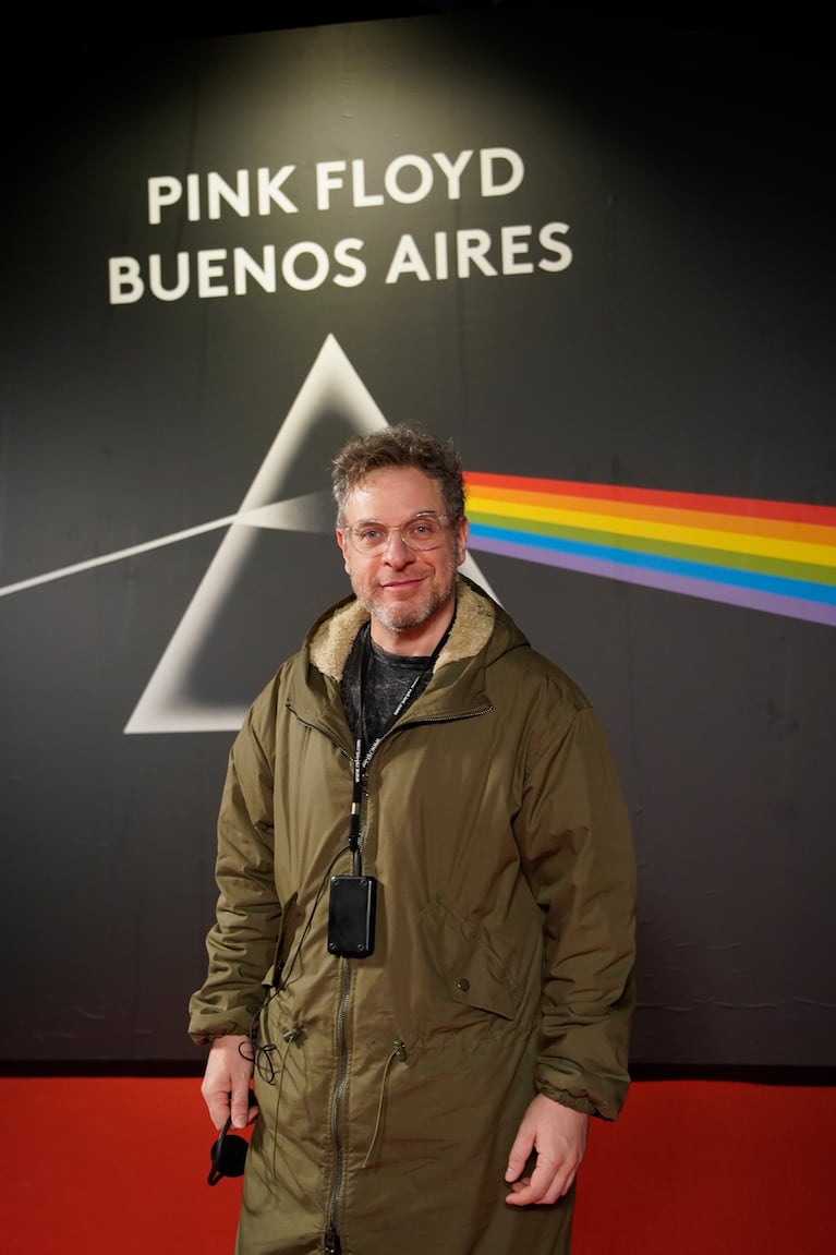 De Pía Slapka a Benjamín Rojas y Felipe Colombo: las fotos de los famosos en la exposición de Pink Floyd