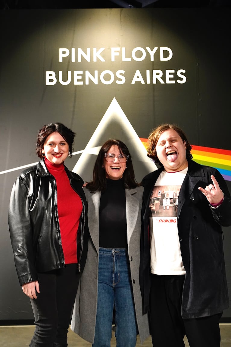 De Pía Slapka a Benjamín Rojas y Felipe Colombo: las fotos de los famosos en la exposición de Pink Floyd