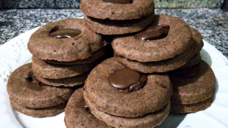 Delicias de chocolate: la receta paso a paso para unas galletitas rellenas irresistibles