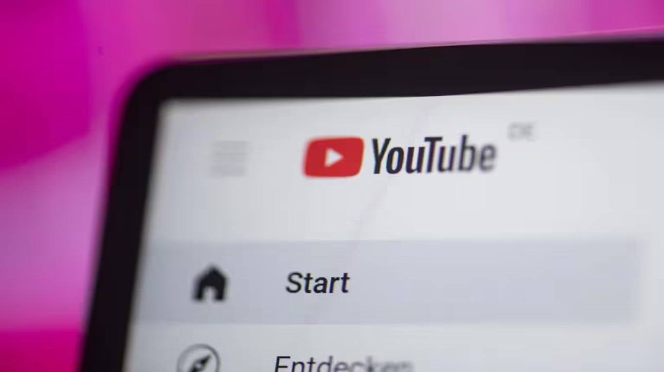 Descubre cómo YouTube Studio puede salvar tu vídeo silenciando solo la música con copyright sin tocar el resto