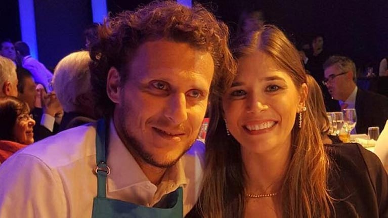 Diego Forlán y Paz Cardoso se convirtieron en papas de Martín. (Foto: Web)