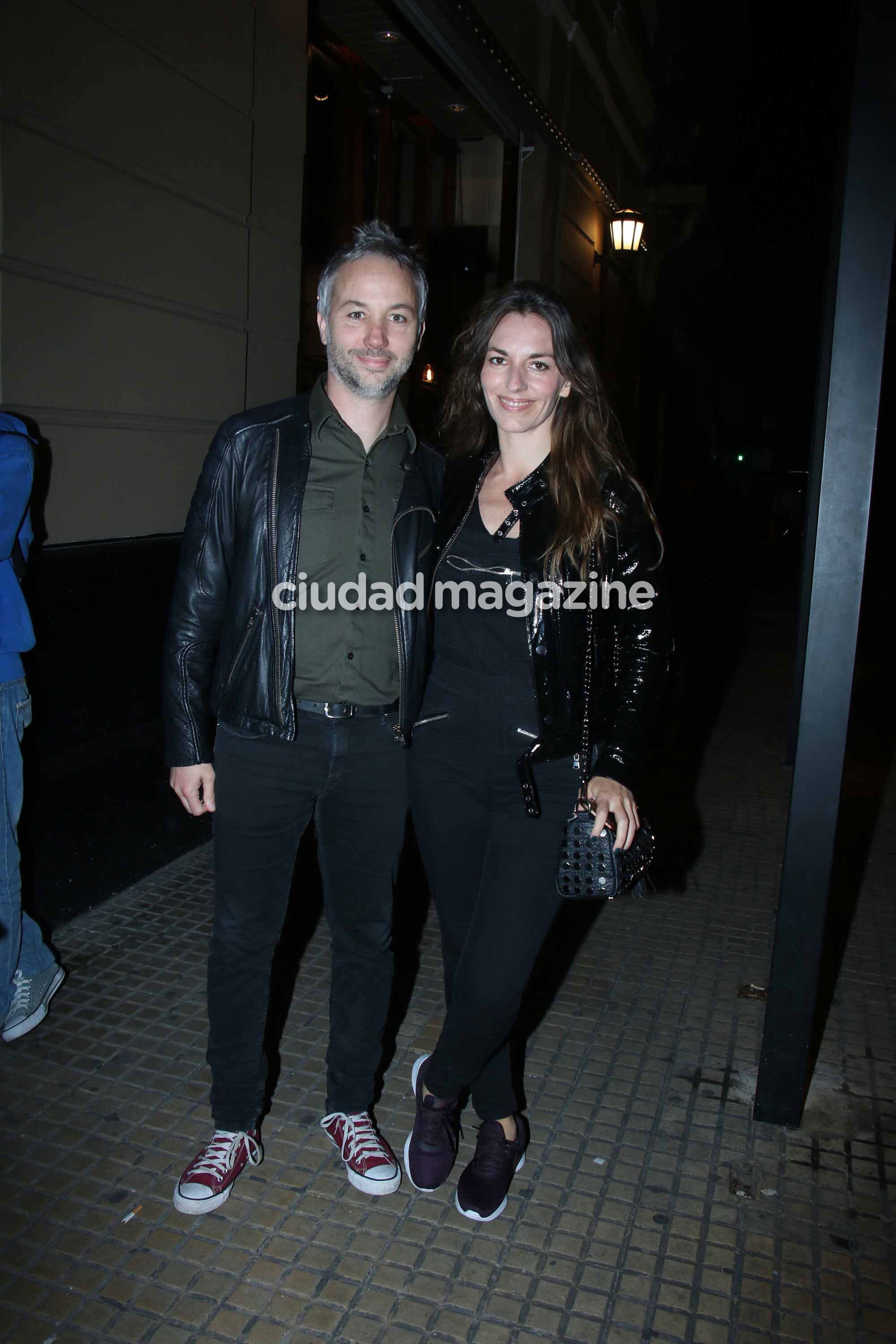 Diego Iglesias y Erika Halvorsen, en el show de Benjamín Amadeo en La Trastienda (Foto: Movilpress)