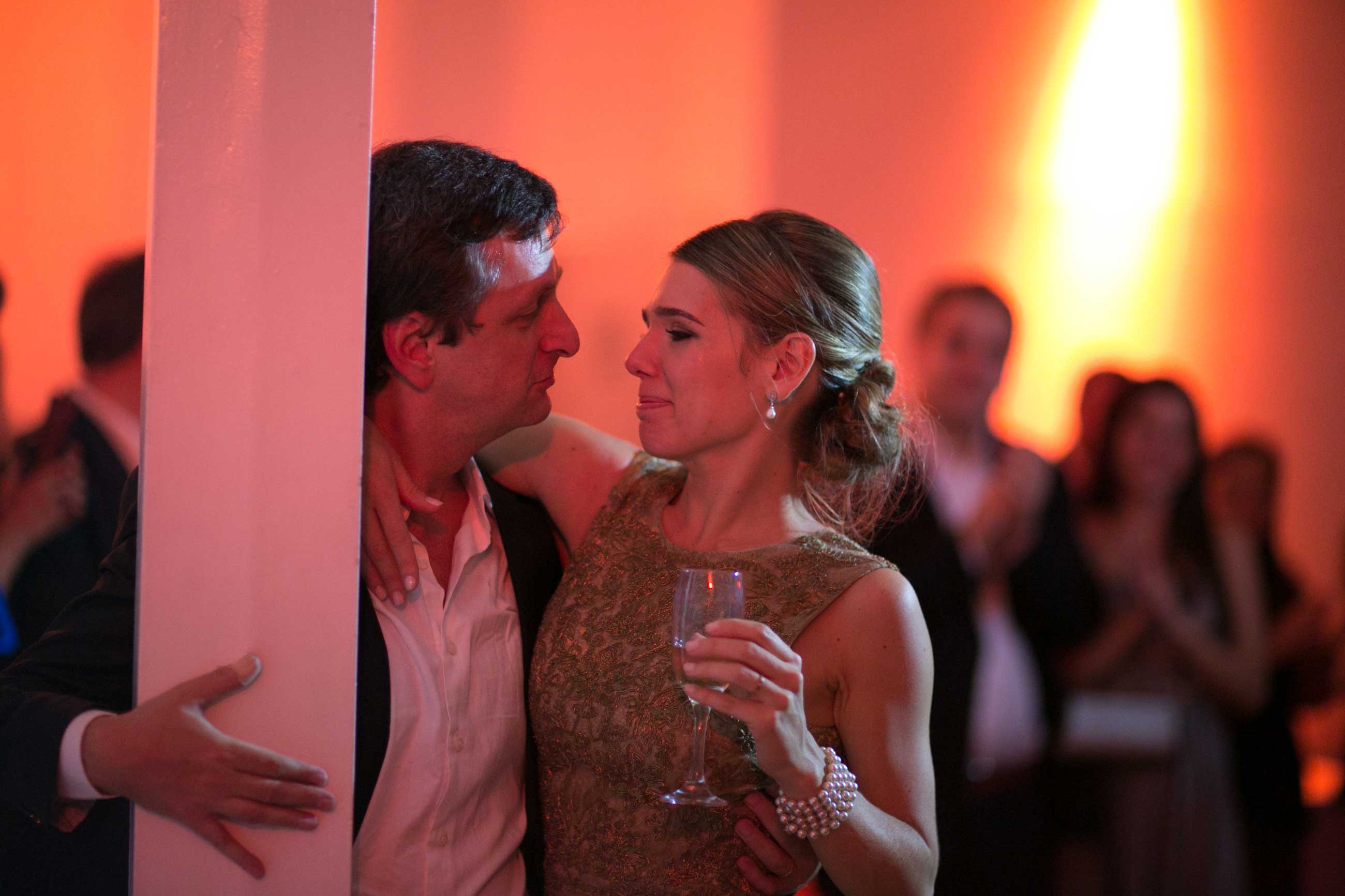 Diego Korol y Romina Ricle, en su fiesta de casamiento. (Foto: Gentileza Juan Manuel Gutiérrez)