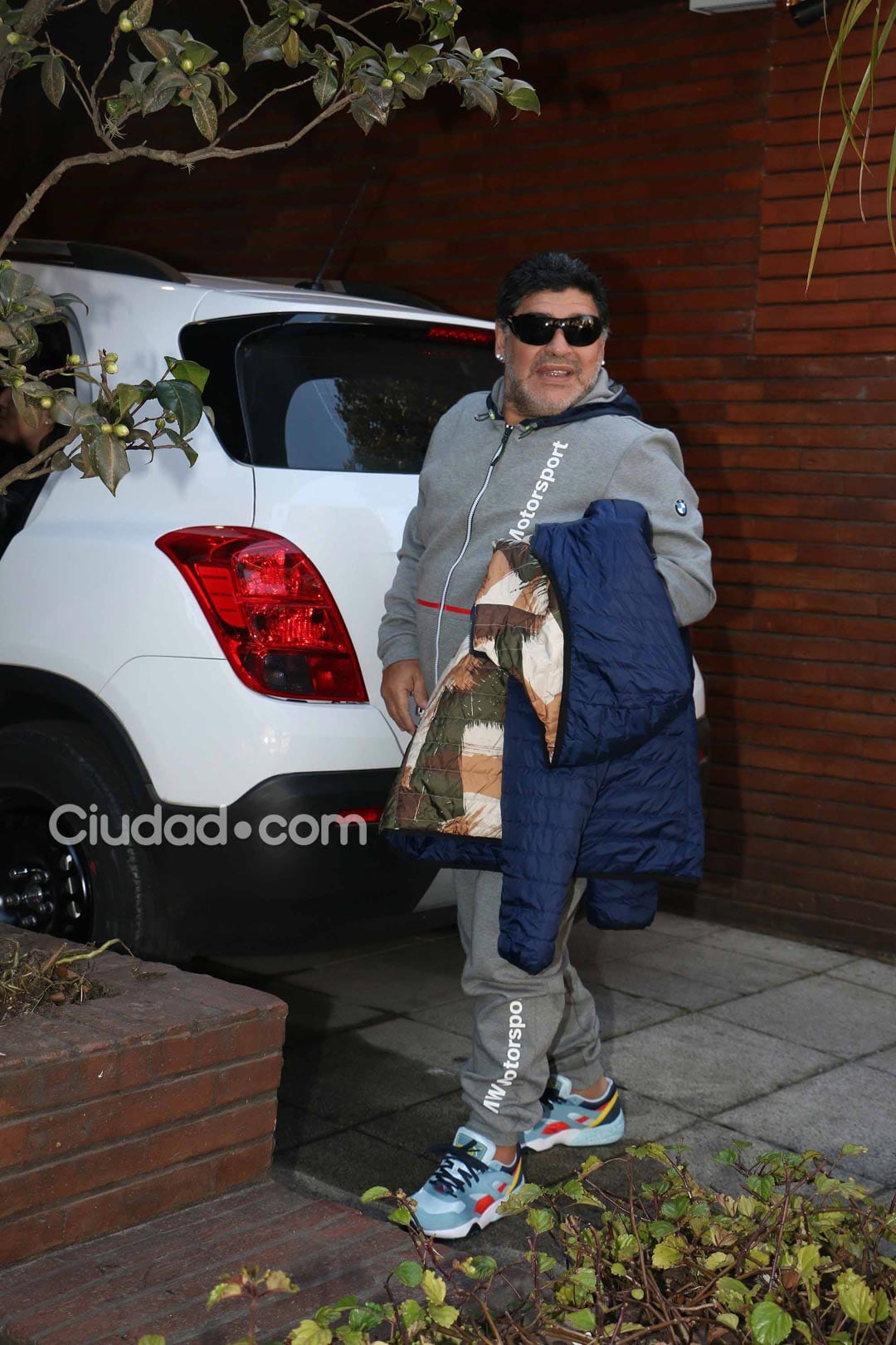 Diego Maradona festejó el Día del Padre en la casona de Villa Devoto. (Foto: Ciudad.com - Movilpress)