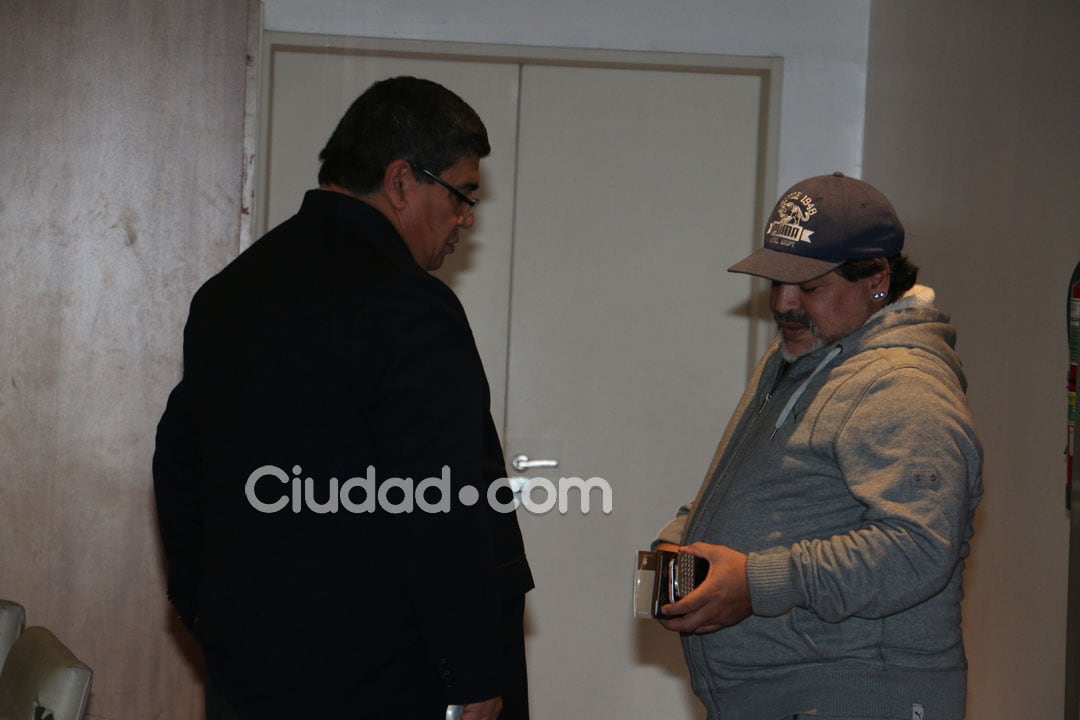  Diego Maradona se fue solo a Dubai tras pelearse con Rocío Oliva. (Foto: Movilpress / Ciudad.com)