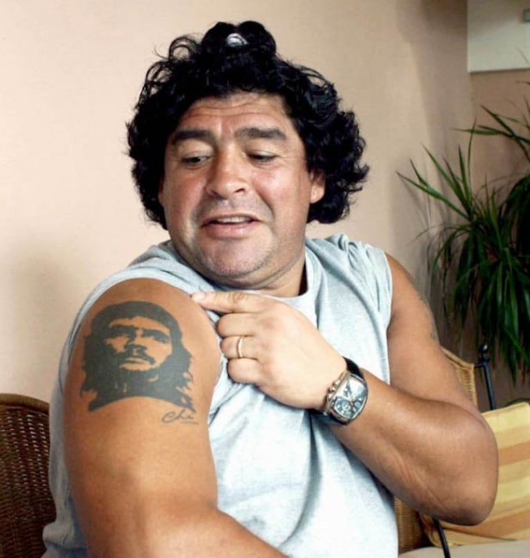 Diego Maradona se tapará el tatuaje dedicado a Rocío Oliva en su biceps con los rostros de Perón y Evita