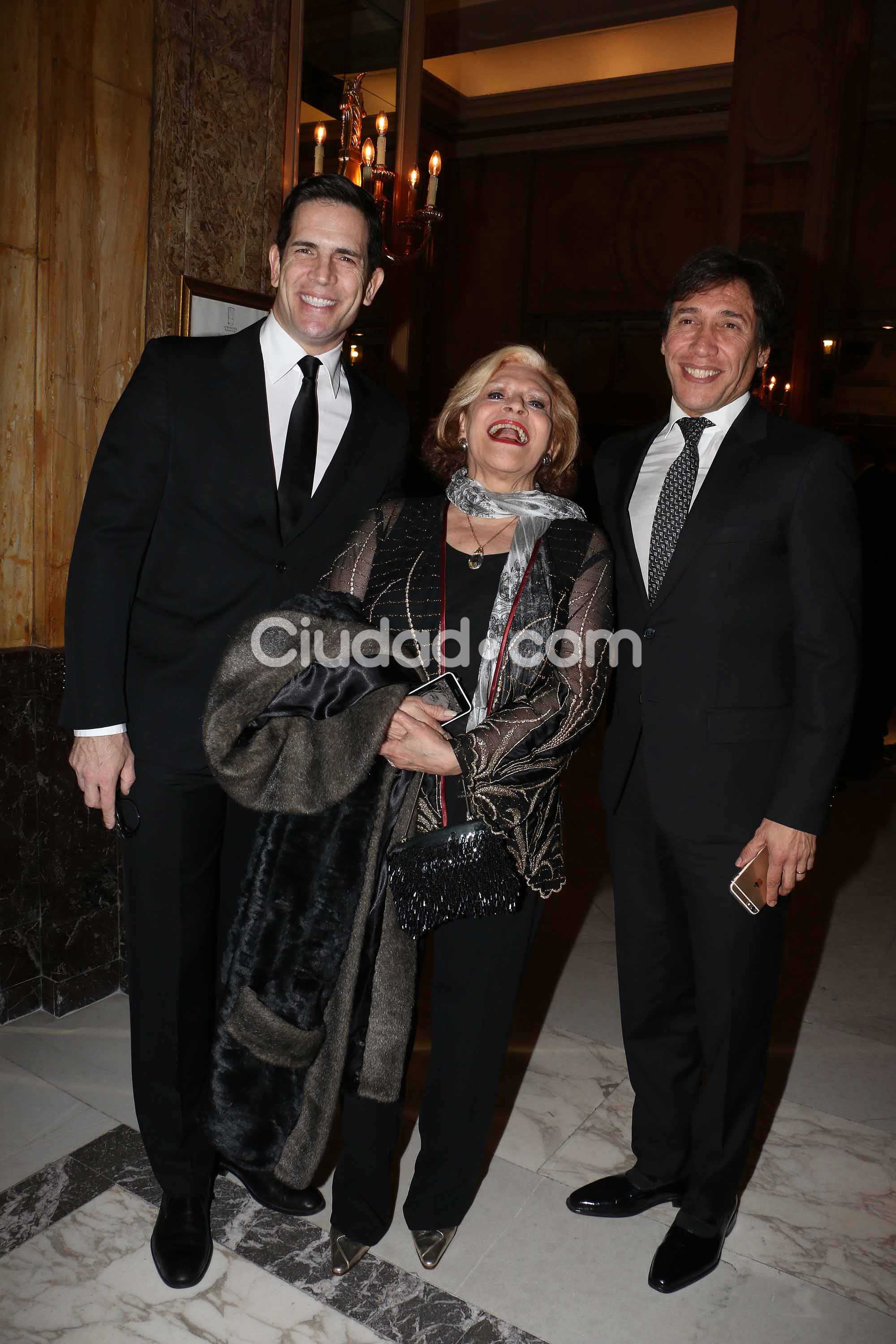 Diego Ramos y Fabián Gianola, en la gala de la Casa del teatro. (Foto: Movilpress)