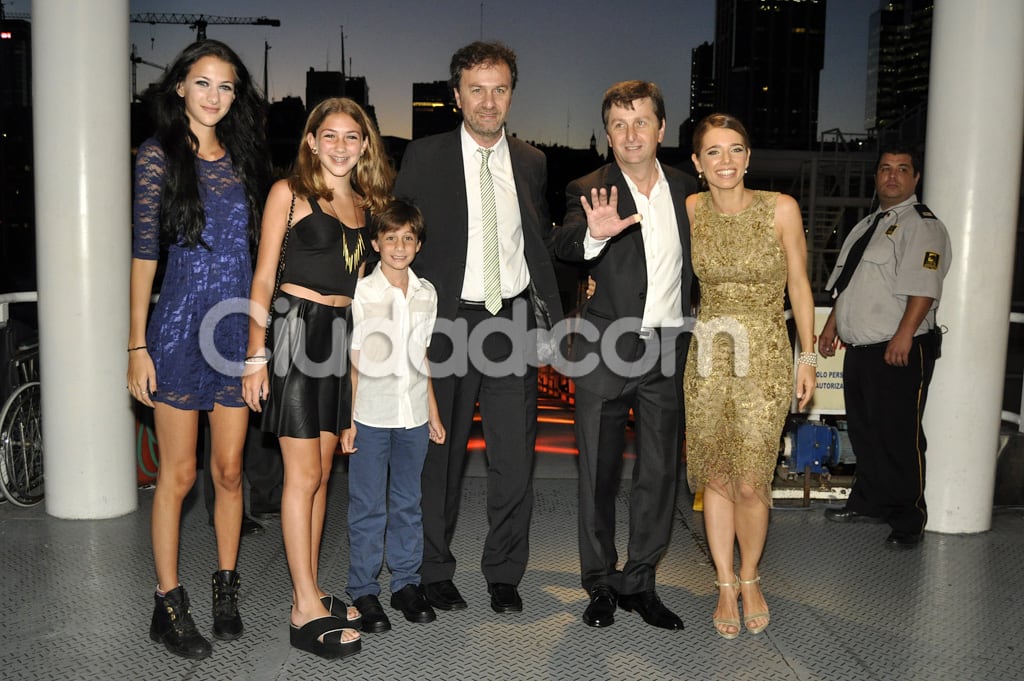 Diego y Romina con Alejandro Korol y su familia. (Foto: Jennifer Rubio-Ciudad.com)